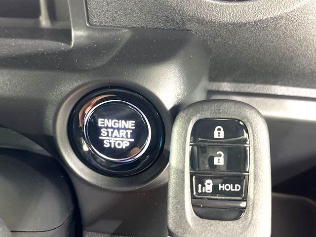 �yHonda�X�}�[�g�L�[�z�J�o����|�P�b�g�ɓ��ꂽ�܂܂ł��h�A�̎{���E�������\�ȃX�}�[�g�L�[�𑕔��B�G���W���̃I���E�I�t�����J�M�����o���K�v����������Ƃ��Ă��֗��ł���