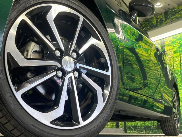 �y�����I�v�V����16�C���`�A���~�z�C�[���z�����I�v�V�����z�C�[���𑕒��B���s���\�̌���ɉ����A�O�ς����X�^�C���b�V���ɂȂ��Ă��܂��B