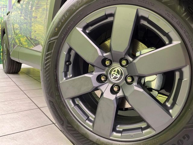 �y����18�C���`�A���~�z�C�[���z�O�ςɃ}�b�`���������A���~�z�C�[���𑕒����Ă���܂��B�e��ЊO�A���~�z�C�[����A�X�^�b�h���X�^�C�����戵�����Ă���܂��B���񂲑��k����������