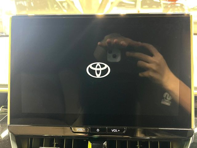 �y10.5�C���` �f�B�X�v���C�I�[�f�B�I�z���ʂ̃f�B�X�v���C��AppleCarPlay��AndroidAuto�����p�\�B�傫�ȉ�ʂŃX�}�z�i�r�A�v���������p���������܂���