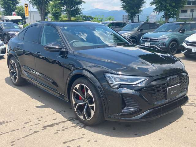 SQ8スポーツバック e-tronベースグレード 4WD