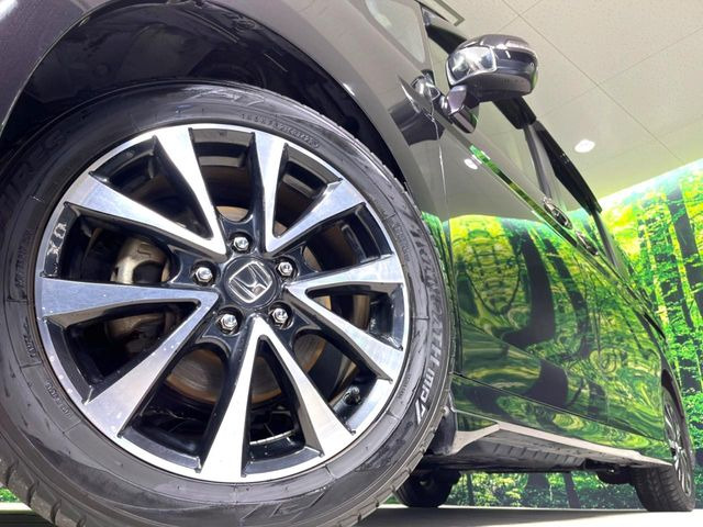 �y����17�C���`�A���~�z�C�[���z�O�ςɃ}�b�`���������A���~�z�C�[���𑕒����Ă���܂��B�e��ЊO�A���~�z�C�[����A�X�^�b�h���X�^�C�����戵�����Ă���܂��B���񂲑��k����������