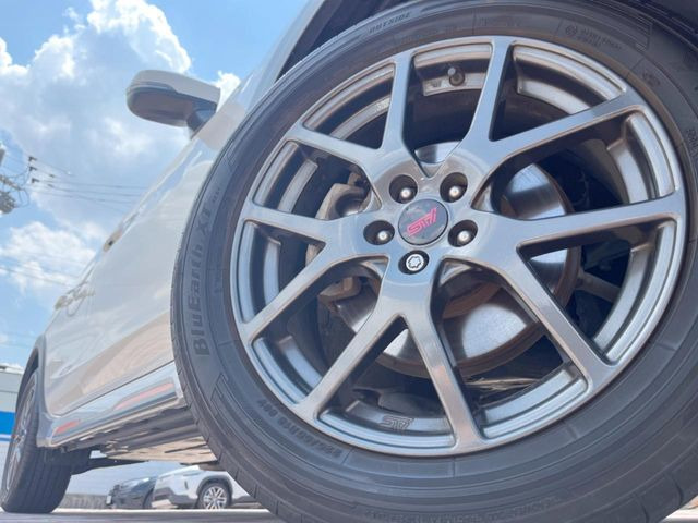 �y�����I�v�V����18�C���`�A���~�z�C�[���z�����I�v�V�����z�C�[���𑕒��B���s���\�̌���ɉ����A�O�ς����X�^�C���b�V���ɂȂ��Ă��܂��B