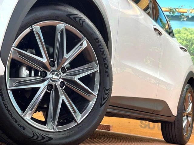 �y����18�C���`�A���~�z�C�[���z�O�ςɃ}�b�`���������A���~�z�C�[���𑕒����Ă���܂��B�e��ЊO�A���~�z�C�[����A�X�^�b�h���X�^�C�����戵�����Ă���܂��B���񂲑��k����������