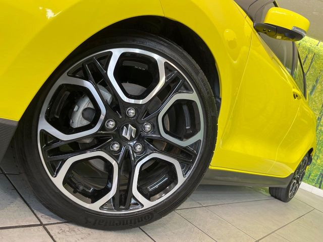 �y����17�C���`�A���~�z�C�[���z�O�ςɃ}�b�`���������A���~�z�C�[���𑕒����Ă���܂��B�e��ЊO�A���~�z�C�[����A�X�^�b�h���X�^�C�����戵�����Ă���܂��B���񂲑��k����������