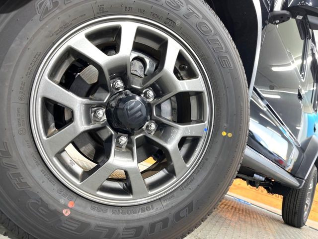 �y����15�C���`�A���~�z�C�[���z�O�ςɃ}�b�`���������A���~�z�C�[���𑕒����Ă���܂��B�e��ЊO�A���~�z�C�[����A�X�^�b�h���X�^�C�����戵�����Ă���܂��B���񂲑��k����������