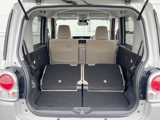 普段のお買い物や通勤、送迎等に十分な荷室スペースを確保しております。セカンドシートを倒すと、大きな荷物の積載も可能です♪