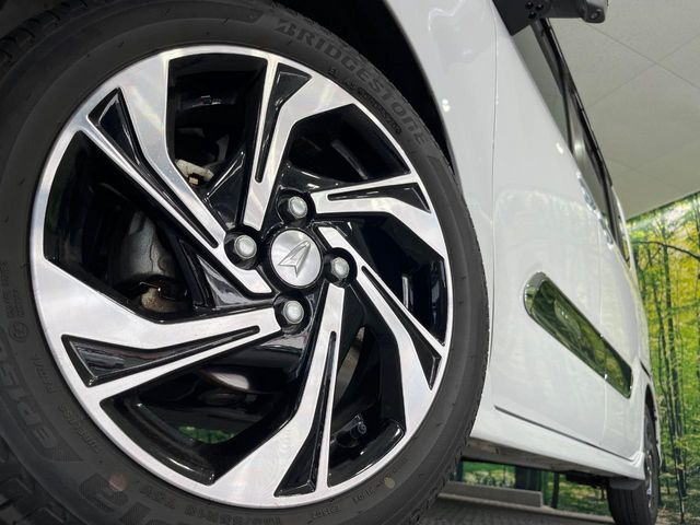 �y����15�C���`�A���~�z�C�[���z�O�ςɃ}�b�`���������A���~�z�C�[���𑕒����Ă���܂��B�e��ЊO�A���~�z�C�[����A�X�^�b�h���X�^�C�����戵�����Ă���܂��B���񂲑��k����������
