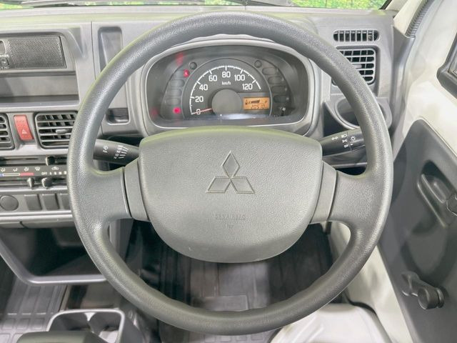 ステアリングも使用感が少なく、きれいな状態となっております♪
