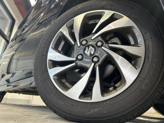 �y����15�C���`�A���~�z�C�[���z�O�ςɃ}�b�`���������A���~�z�C�[���𑕒����Ă���܂��B�e��ЊO�A���~�z�C�[����A�X�^�b�h���X�^�C�����戵�����Ă���܂��B���񂲑��k����������