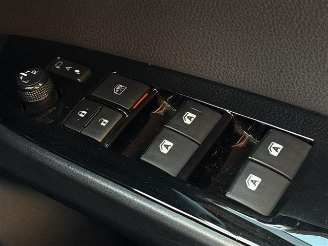 プリウス1.8 S ツーリングセレクション E-Four 4WD