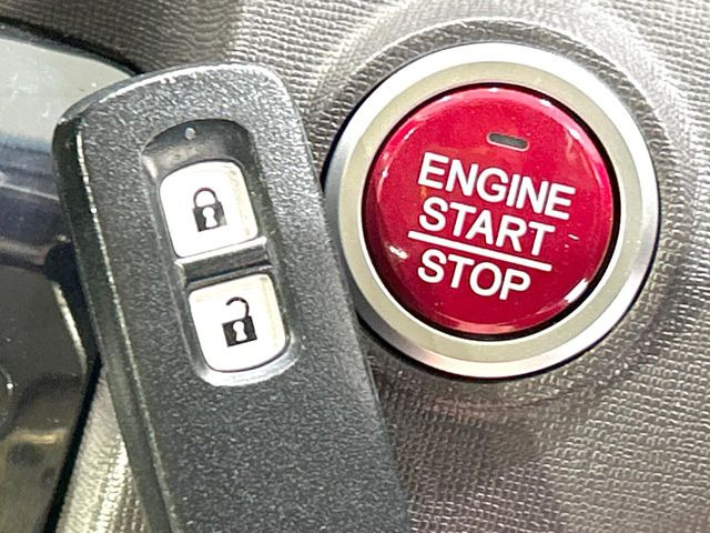 �yHonda�X�}�[�g�L�[�z�J�o����|�P�b�g�ɓ��ꂽ�܂܂ł��h�A�̎{���E�������\�ȃX�}�[�g�L�[�𑕔��B�G���W���̃I���E�I�t�����J�M�����o���K�v����������Ƃ��Ă��֗��ł���