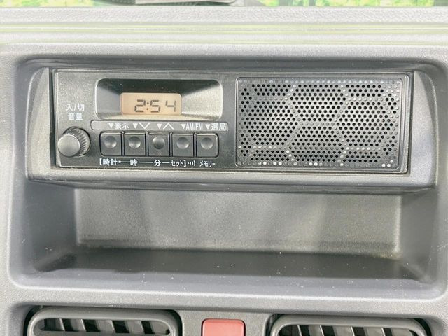 お好きな音楽を車内でお楽しみいただけます♪スピーカー交換・ウーハー追加などの音質向上や、最新ナビ・後席モニター等の取り付けも是非ご相談ください!