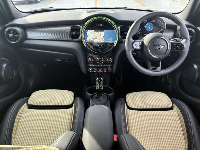 ミニクーパー S レゾリュート エディション DCT