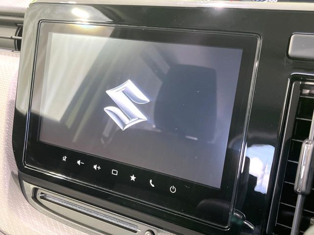 【メーカー純正ナビ】インテリアに溶け込むスタイリッシュな「専用設計」メーカーナビを装備♪視認性や操作性など基本性能にも優れ、より上質なカーライフをお楽しみいただけます。