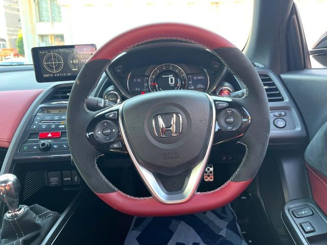 �y�����v�����X�e�A�����O�z�㎿�Ȋv���g�p���邱�ƂŁA��ɂ����������݂ƂĂ��^�]���₷���n���h���ł���