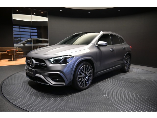 GLAクラスGLA200d 4マチック AMGラインパッケージ 4WD