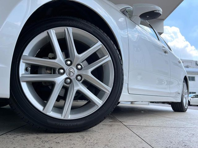 �y����17�C���`�A���~�z�C�[���z�O�ςɃ}�b�`���������A���~�z�C�[���𑕒����Ă���܂��B�e��ЊO�A���~�z�C�[����A�X�^�b�h���X�^�C�����戵�����Ă���܂��B���񂲑��k����������
