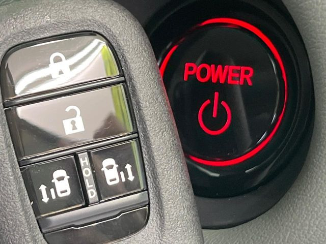 �yHonda�X�}�[�g�L�[�z�J�o����|�P�b�g�ɓ��ꂽ�܂܂ł��h�A�̎{���E�������\�ȃX�}�[�g�L�[�𑕔��B�G���W���̃I���E�I�t�����J�M�����o���K�v����������Ƃ��Ă��֗��ł���