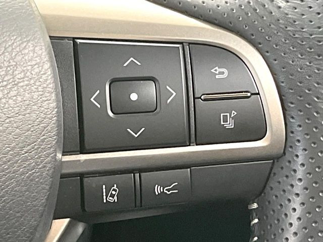 【レーダークルーズコントロール】高速道路での長距離走行が楽に!!自動で速度を保つクルーズコントロールが、衝突軽減システムと連携し、前方の車両を感知して車間を保つように速度調節してくれます!!