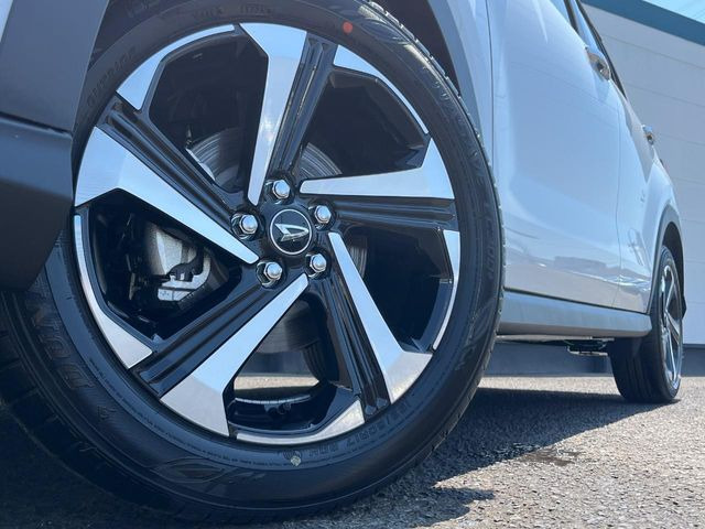 �y����17�C���`�A���~�z�C�[���z�O�ςɃ}�b�`���������A���~�z�C�[���𑕒����Ă���܂��B�e��ЊO�A���~�z�C�[����A�X�^�b�h���X�^�C�����戵�����Ă���܂��B���񂲑��k����������
