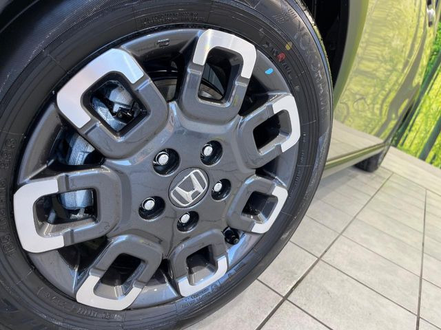 �y����15�C���`�A���~�z�C�[���z�O�ςɃ}�b�`���������A���~�z�C�[���𑕒����Ă���܂��B�e��ЊO�A���~�z�C�[����A�X�^�b�h���X�^�C�����戵�����Ă���܂��B���񂲑��k����������