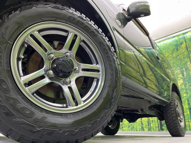 �y����16�C���`�A���~�z�C�[���z�O�ςɃ}�b�`���������A���~�z�C�[���𑕒����Ă���܂��B�e��ЊO�A���~�z�C�[����A�X�^�b�h���X�^�C�����戵�����Ă���܂��B���񂲑��k����������