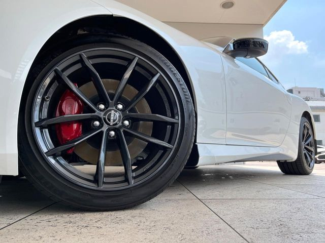�y����19�C���`�A���~�z�C�[���z�O�ςɃ}�b�`���������A���~�z�C�[���𑕒����Ă���܂��B�e��ЊO�A���~�z�C�[����A�X�^�b�h���X�^�C�����戵�����Ă���܂��B���񂲑��k����������