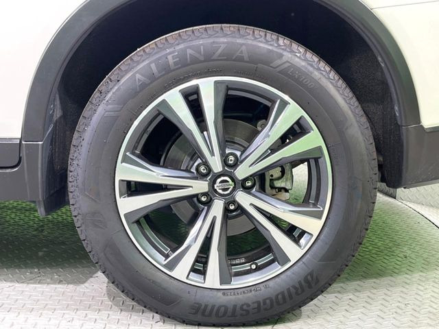 �y����18�C���`�A���~�z�C�[���z�O�ςɃ}�b�`���������A���~�z�C�[���𑕒����Ă���܂��B�e��ЊO�A���~�z�C�[����A�X�^�b�h���X�^�C�����戵�����Ă���܂��B���񂲑��k����������