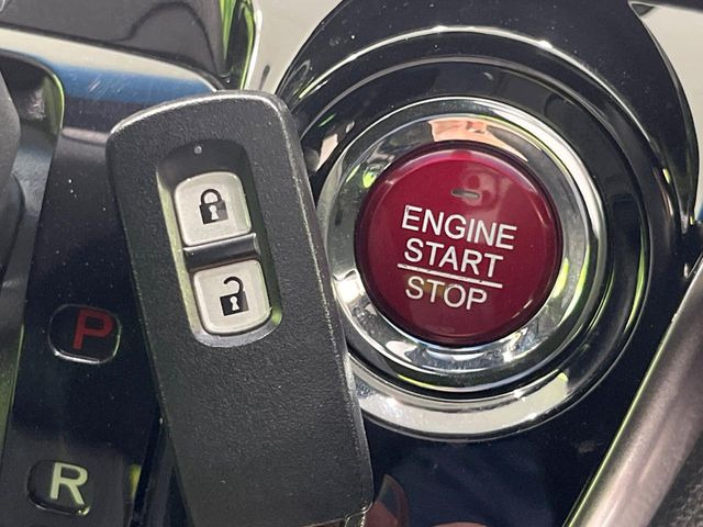 �yHonda�X�}�[�g�L�[�z�J�o����|�P�b�g�ɓ��ꂽ�܂܂ł��h�A�̎{���E�������\�ȃX�}�[�g�L�[�𑕔��B�G���W���̃I���E�I�t�����J�M�����o���K�v����������Ƃ��Ă��֗��ł���