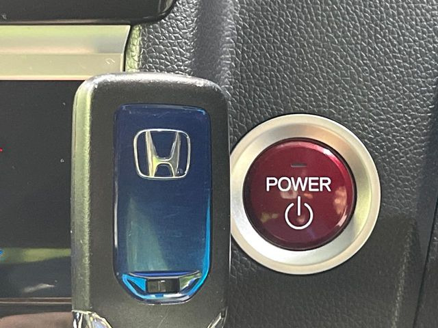 �yHonda�X�}�[�g�L�[�z�J�o����|�P�b�g�ɓ��ꂽ�܂܂ł��h�A�̎{���E�������\�ȃX�}�[�g�L�[�𑕔��B�G���W���̃I���E�I�t�����J�M�����o���K�v����������Ƃ��Ă��֗��ł���