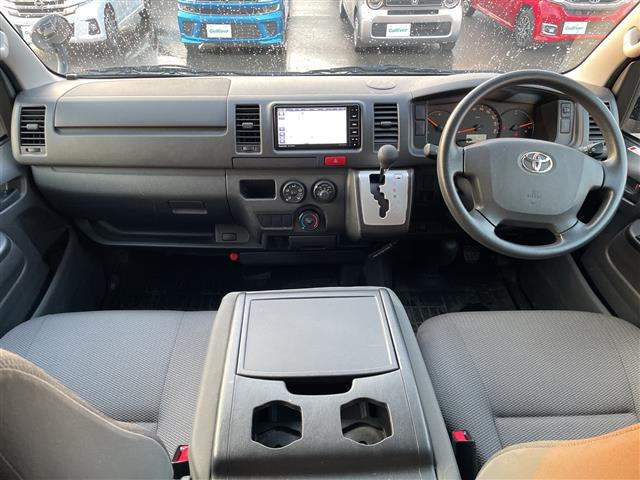 ハイエースバン2.8 DX ディーゼル 4WD