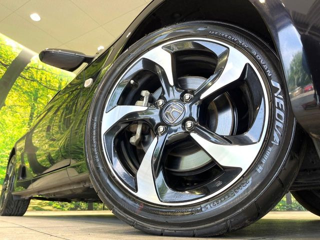 �y����16�C���`�A���~�z�C�[���z�O�ςɃ}�b�`���������A���~�z�C�[���𑕒����Ă���܂��B�e��ЊO�A���~�z�C�[����A�X�^�b�h���X�^�C�����戵�����Ă���܂��B���񂲑��k����������