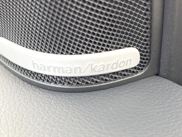 ��harman/kardon�T�E���h�V�X�e��:�I�[�f�B�I��僁�[�J�[����|����v���~�A���X�s�[�J�[�𑕔��B�����̃X�s�[�J�[����A���̗������܂ŕ����鍂�i���ȉ��y�����y���݂��������܂��B