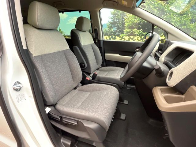 もちろん車内はキレイです♪よりクリーンな状態をキープしたいお客様には『ナノゾーンコート』がおすすめ!新型コロナウイルス対策や、除菌・消臭に効果を発揮し多くの方にご好評いただいております。