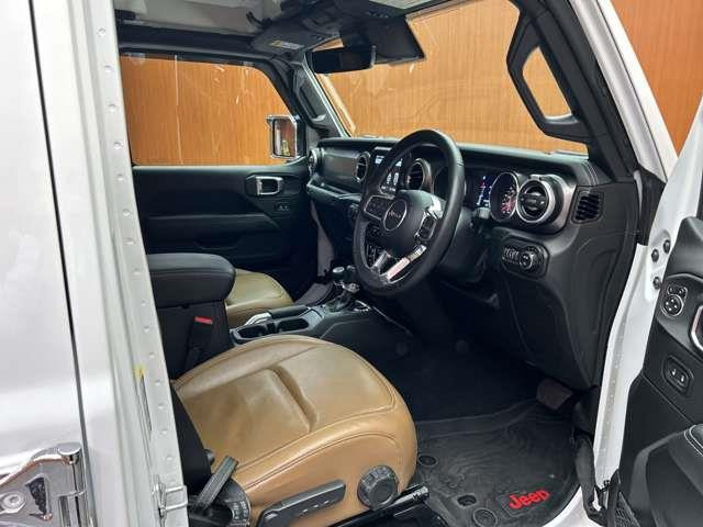 グラディエーター3.6 ルビコン 4WD