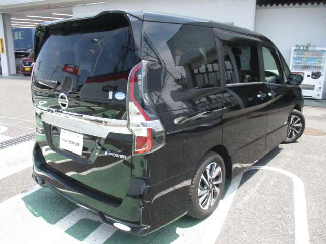 セレナ1.2 e-POWER ハイウェイスターV