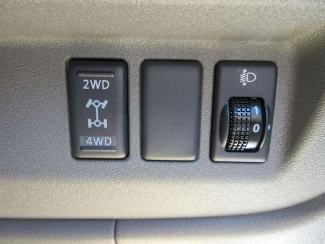 マーチ1.2 X FOUR Vセレクション 4WD