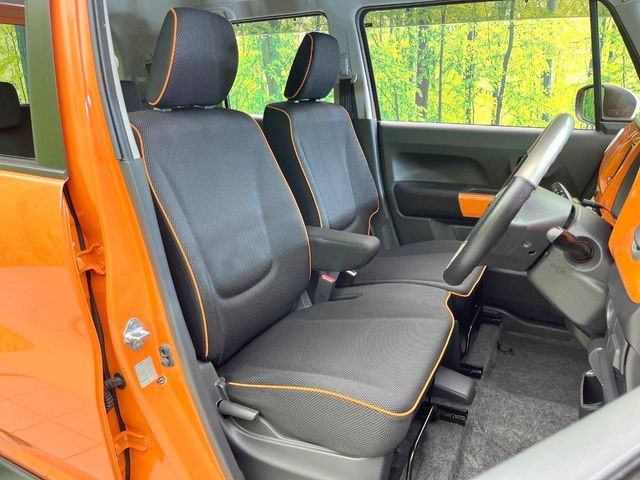 運転席シート廻りは使用感も少なく、良好な状態となっています。丁寧に使われていたことがよくわかりますね。
