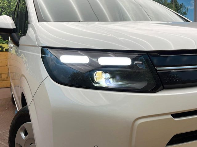 【LEDヘッドライト】悪天候や夜間走行時も良好な視界を確保し安心して運転できる高輝度LEDヘッドライトを装備!点灯速度が早く、消費電力も抑えられています。