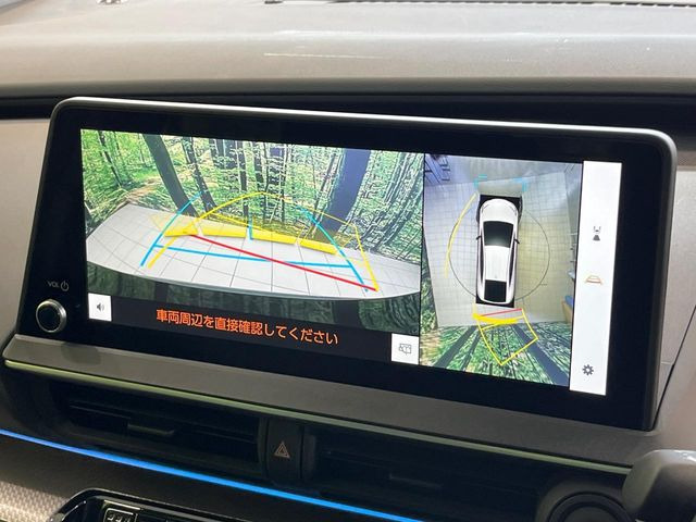 【パノラミックビューモニター】専用のカメラにより、上から見下ろしたような視点で360度クルマの周囲を確認することができます☆死角部分も確認しやすく、狭い場所での切り返しや駐車もスムーズに行えます。