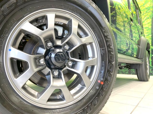 �y����15�C���`�A���~�z�C�[���z�O�ςɃ}�b�`���������A���~�z�C�[���𑕒����Ă���܂��B�e��ЊO�A���~�z�C�[����A�X�^�b�h���X�^�C�����戵�����Ă���܂��B���񂲑��k����������