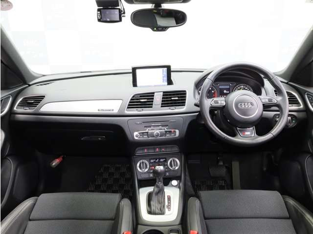 Q32.0 TFSI クワトロ 211PS Sラインパッケージ 4WD