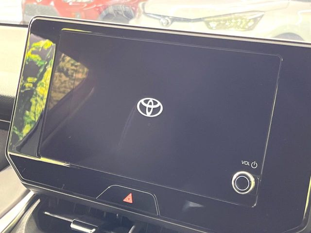 【メーカー純正ナビ】インテリアに溶け込むスタイリッシュな「専用設計」メーカーナビを装備♪視認性や操作性など基本性能にも優れ、より上質なカーライフをお楽しみいただけます。