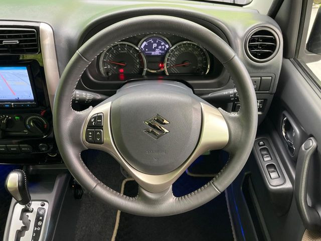 �y�X�e�A�����O�X�C�b�`�z�^�]���A�O������ڐ������炷���ƂȂ��A�I�[�f�B�I���̑��삪�\�ȕ֗��@�\!���S&���K�ȃh���C�u�����o���Ă���܂���