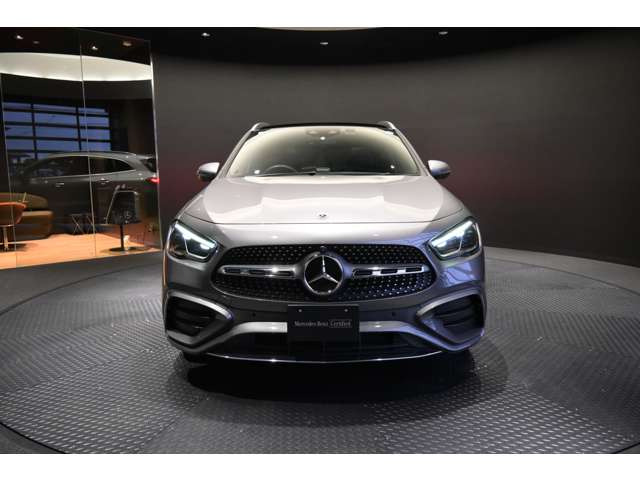 GLAクラスGLA200d 4マチック AMGラインパッケージ 4WD