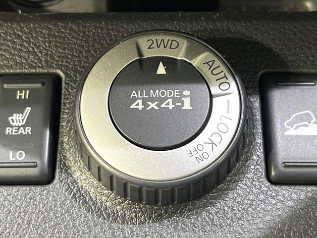 �y�I�[�����[�h4&times;4�z2WD/4WD���[�h����y�ɐ؂�ւ��\�B�R��d����2WD�A�X�^�b�N���ɖ𗧂�LOCK�AAUTO���[�h�ł�4WD�̔z���������Œ������A�H�ʏ󋵂��킸���肵��������T�|�[�g�B