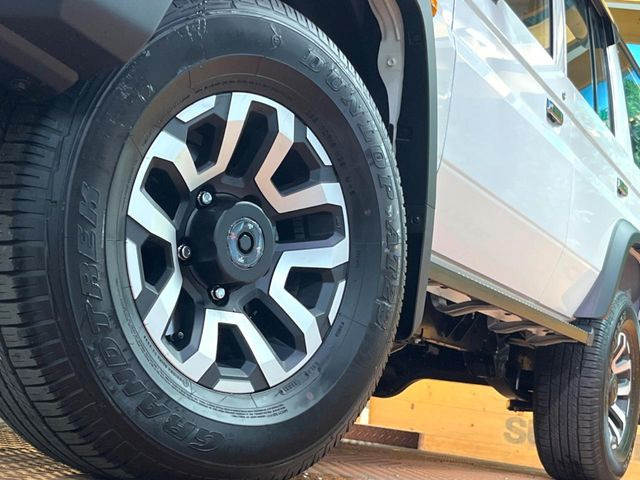 �y����16�C���`�A���~�z�C�[���z�O�ςɃ}�b�`���������A���~�z�C�[���𑕒����Ă���܂��B�e��ЊO�A���~�z�C�[����A�X�^�b�h���X�^�C�����戵�����Ă���܂��B���񂲑��k����������