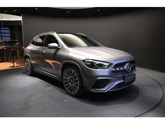 GLAクラスGLA200d 4マチック AMGラインパッケージ 4WD
