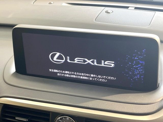 【メーカー純正ナビ】インテリアに溶け込むスタイリッシュな「専用設計」メーカーナビを装備♪視認性や操作性など基本性能にも優れ、より上質なカーライフをお楽しみいただけます。